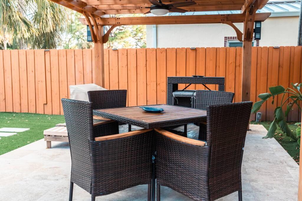 Вилла Luxury Retreat 3B ,2Ba Pool , Coral Gables Center Майами Экстерьер фото